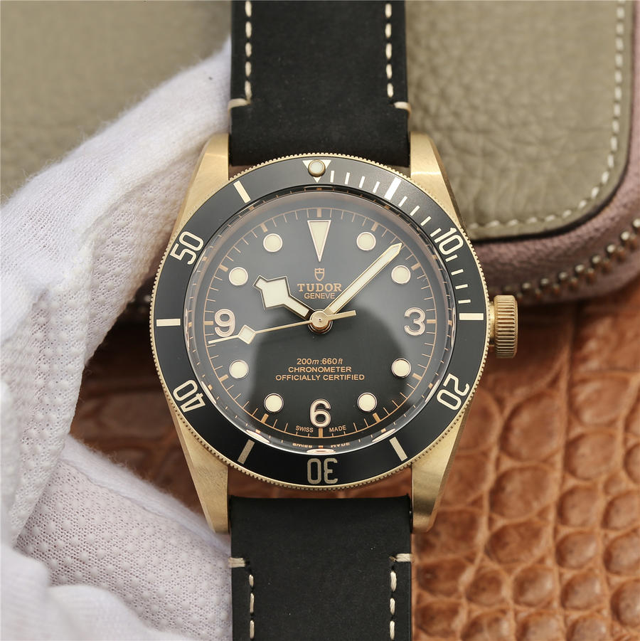 復刻手錶錶帝舵 XF帝舵碧灣青銅型貝克漢姆同款M79250BA-0001￥3980-高仿錶