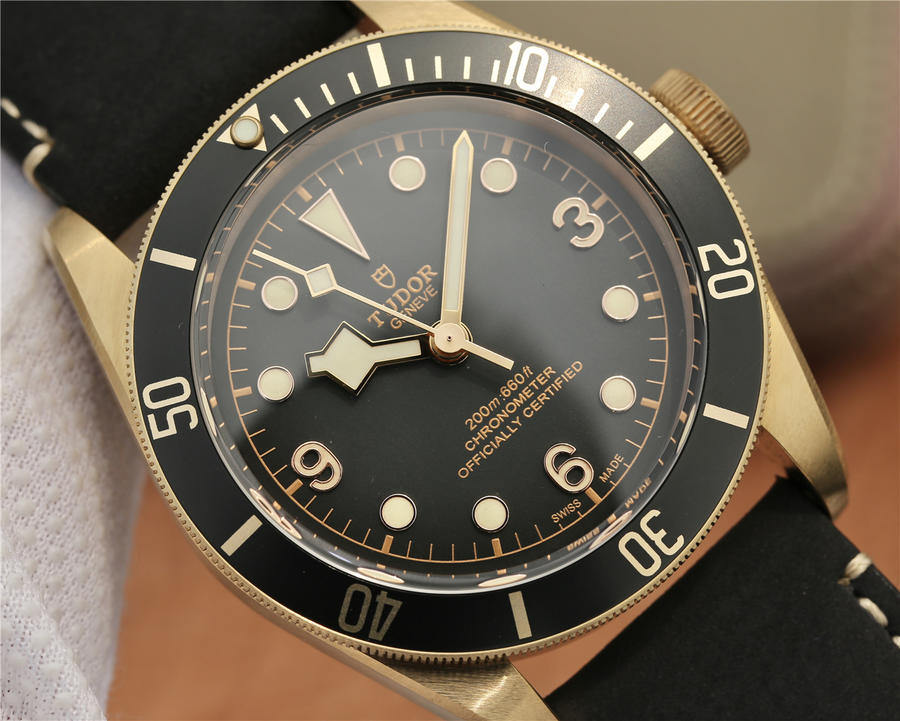復刻手錶錶帝舵 XF帝舵碧灣青銅型貝克漢姆同款M79250BA-0001￥3980-高仿錶
