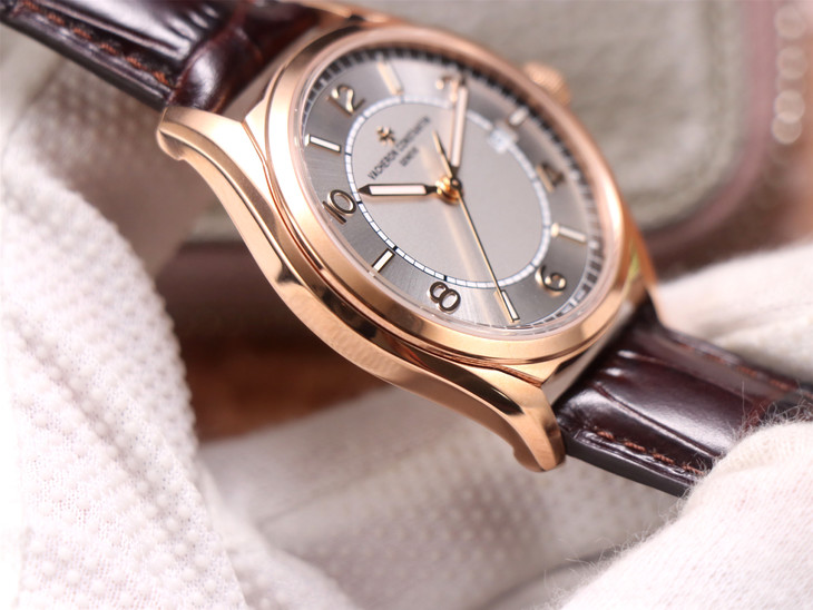 江詩丹頓一比一高仿男錶價格 zf廠江詩丹頓伍陸之型繫列4600E/000R-B441￥3680-高仿錶