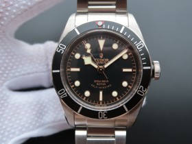 高仿帝舵報價 ZF帝駝小黑花碧灣HERITAGE BLACK BAY繫列79220￥2880 