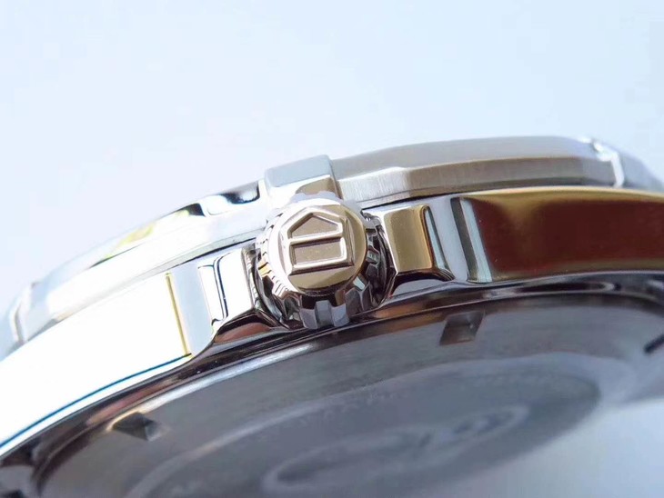 泰格豪雅競潛1比1高仿機械錶多少錢 xf泰格豪雅竟潛300繫列WAY2112.BA0928 藍盤￥2980-高仿錶