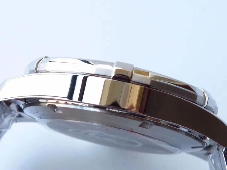 泰格豪雅競潛1比1高仿機械錶多少錢 xf泰格豪雅竟潛300繫列WAY2112.BA0928 藍盤￥2980-高仿錶