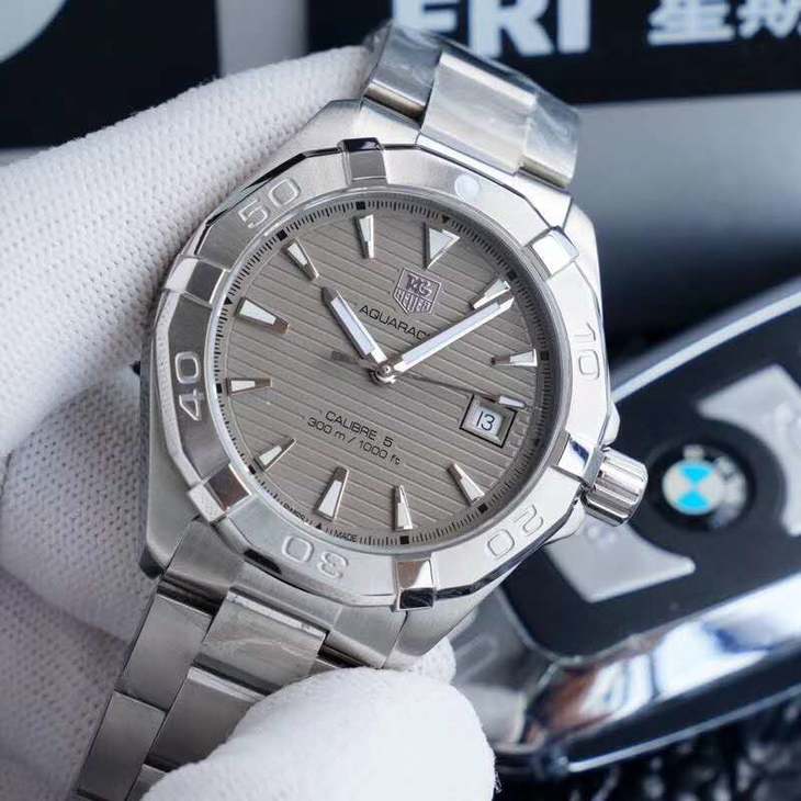 泰格豪雅1比1高仿手錶多少錢 xf泰格豪雅竟潛300繫列WAY2113.BA0928 灰盤￥2980 -高仿錶