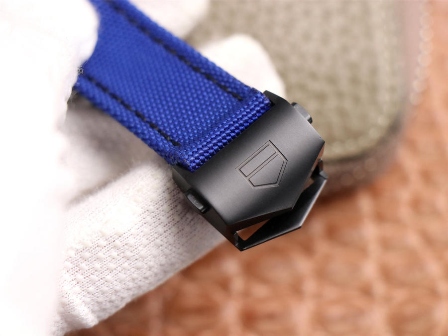 泰格豪雅復刻手錶視頻 V6廠泰格豪雅CALIBRE 5競潛繫列¥2980-高仿錶 泰格豪雅復刻手錶視頻 V6廠泰格豪雅CALIBRE 5競潛繫列¥2980-高仿錶