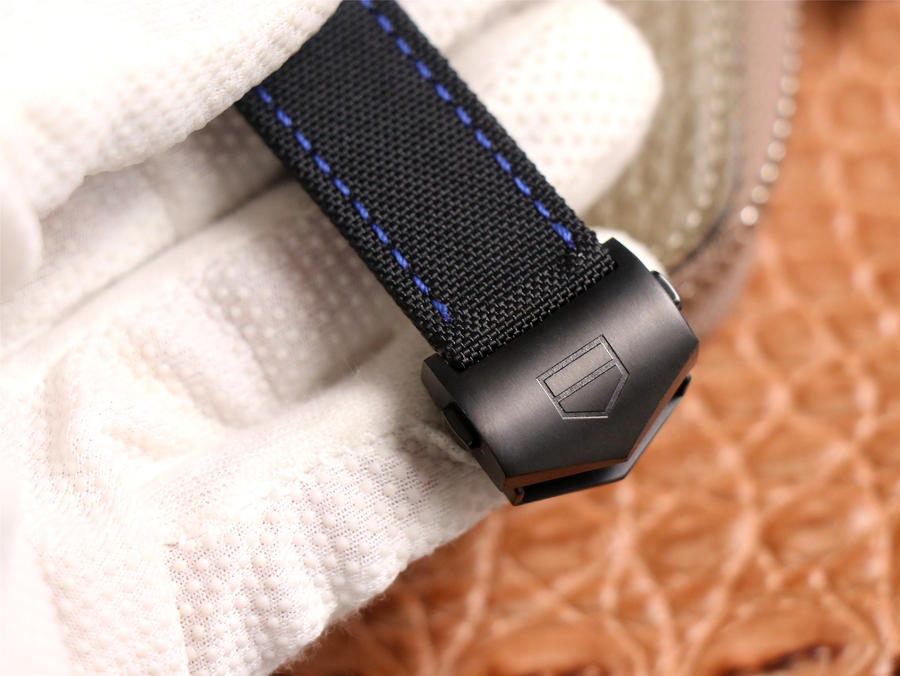 復刻手錶的泰格豪雅 TB廠泰格豪雅競潛繫列WBD218C.FC6447￥3280-高仿錶