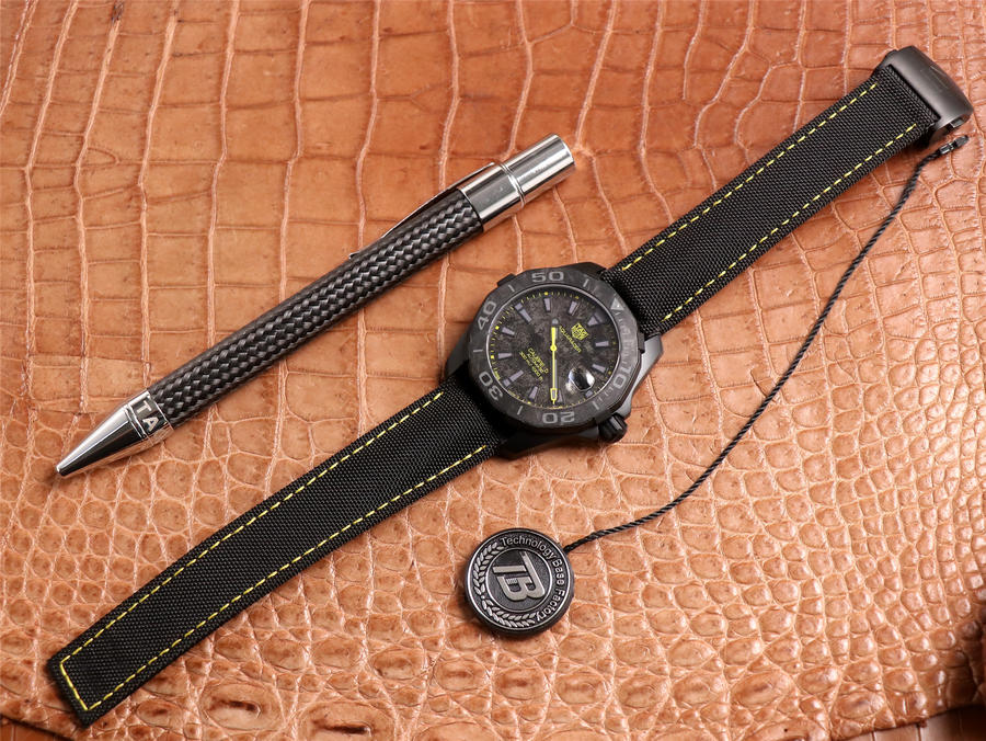 泰格豪雅競潛復刻手錶版本對比 TB廠泰格豪雅競潛繫列WBD218B.FC6446￥3280-高仿錶