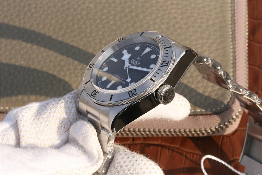 高仿帝舵高仿 ZF帝舵啟承繫列79730帝陀帝駝小鋼盾￥2880-高仿錶