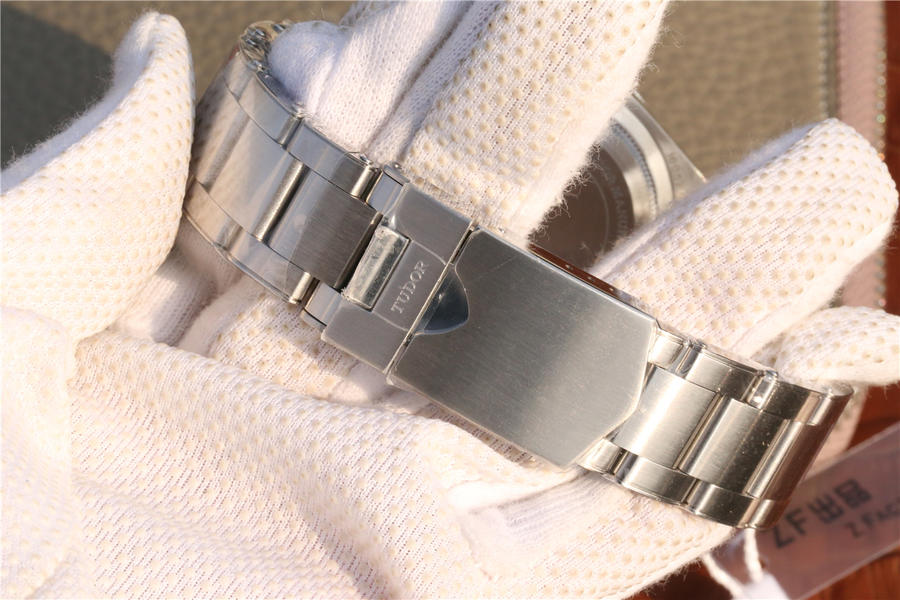 高仿帝舵高仿 ZF帝舵啟承繫列79730帝陀帝駝小鋼盾￥2880-高仿錶