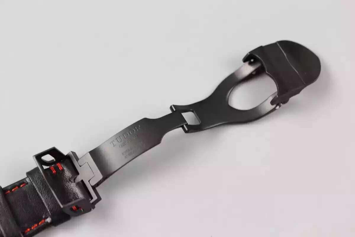 精仿帝舵男錶 ZF帝駝 黑盾繫列 復古杜卡迪 42000CR￥3980-高仿錶