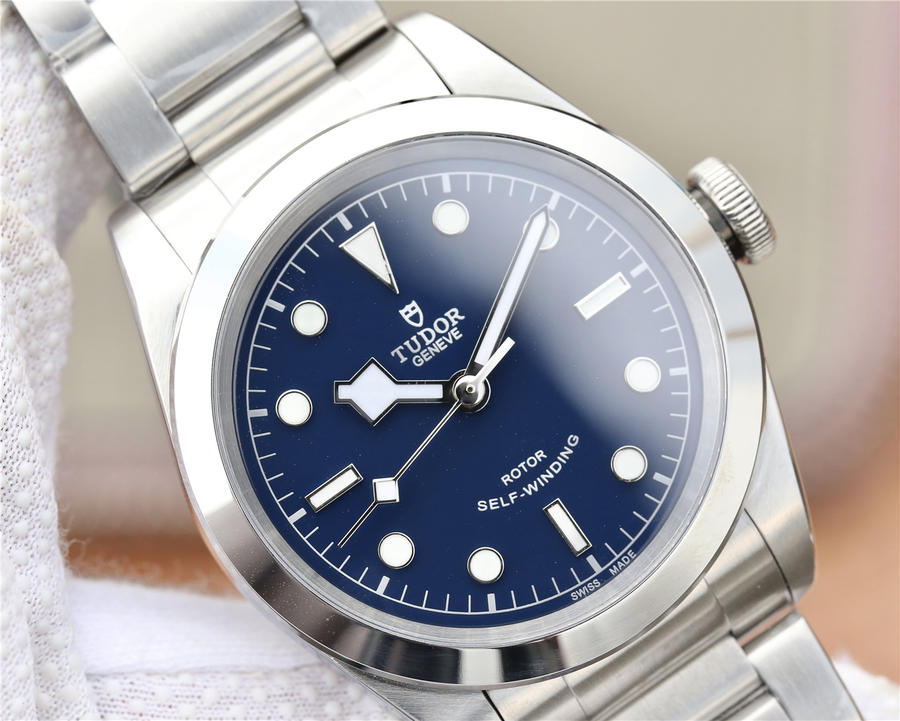 高仿帝舵碧灣M79540繫列 LF帝舵碧灣M79540-0004￥2880 -高仿錶