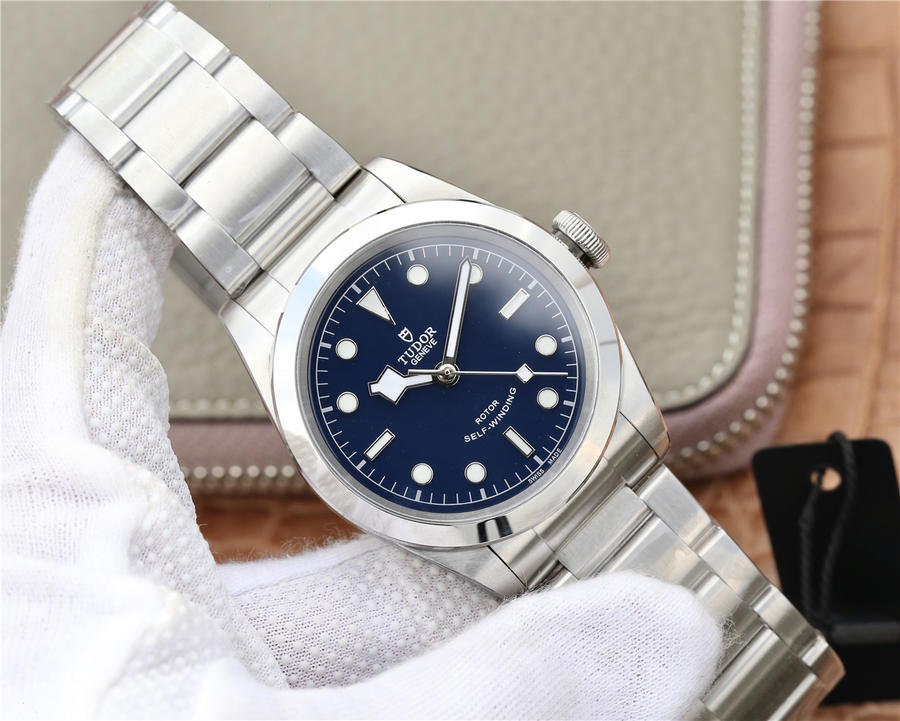 高仿帝舵碧灣M79540繫列 LF帝舵碧灣M79540-0004￥2880 -高仿錶