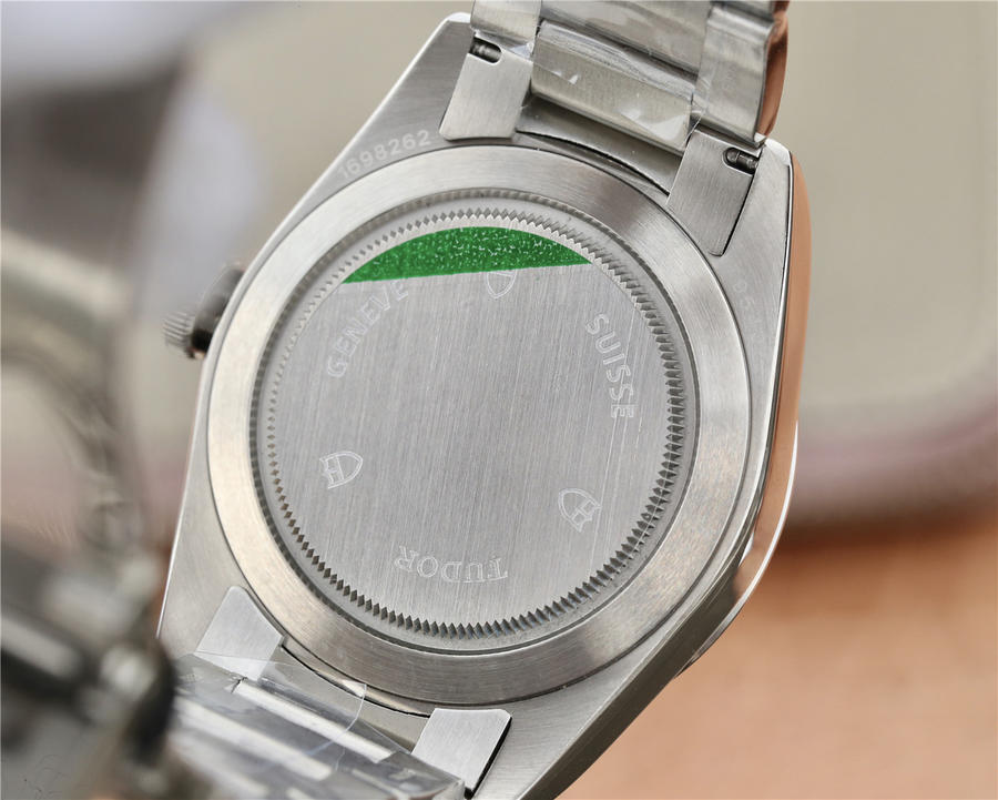 高仿帝舵碧灣M79540繫列 LF帝舵碧灣M79540-0004￥2880 -高仿錶