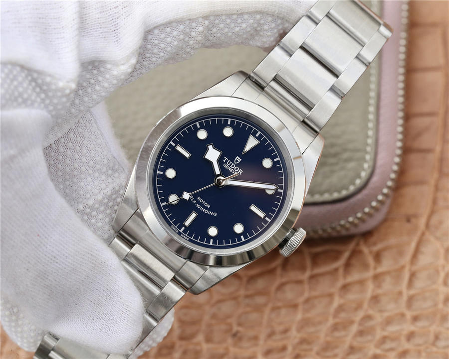 高仿帝舵碧灣M79540繫列 LF帝舵碧灣M79540-0004￥2880 -高仿錶