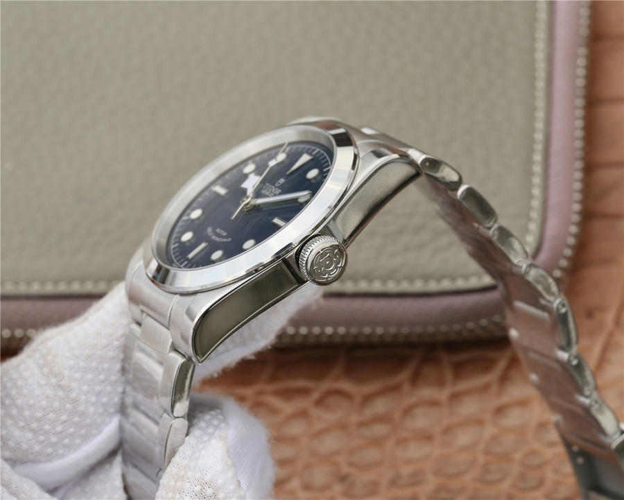 高仿帝舵碧灣M79540繫列 LF帝舵碧灣M79540-0004￥2880 -高仿錶