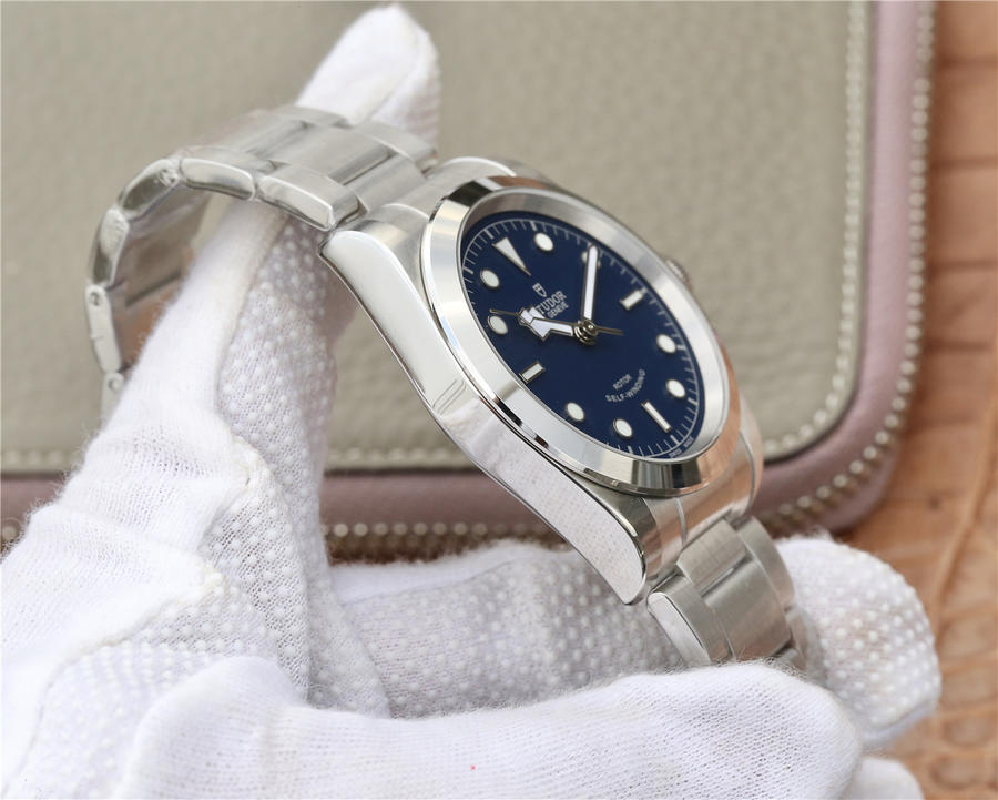 高仿帝舵碧灣M79540繫列 LF帝舵碧灣M79540-0004￥2880 -高仿錶