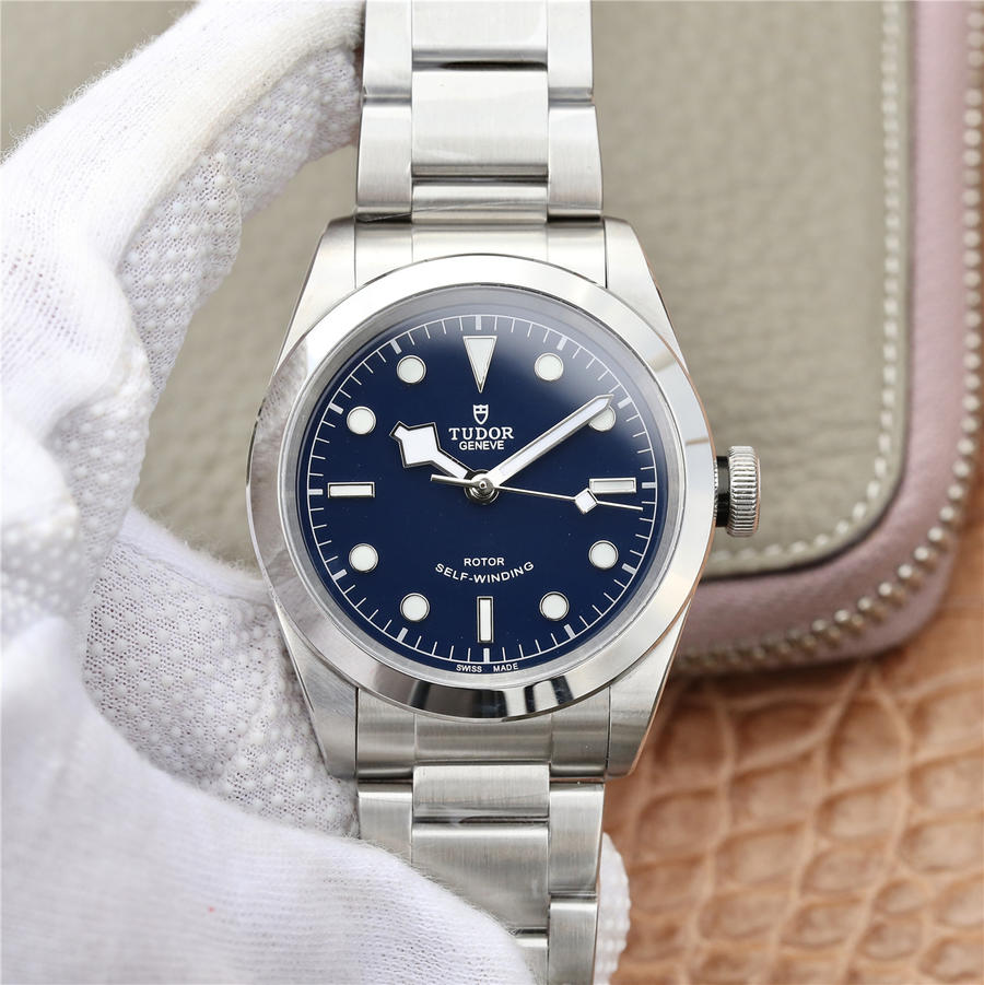 高仿帝舵碧灣M79540繫列 LF帝舵碧灣M79540-0004￥2880 -高仿錶