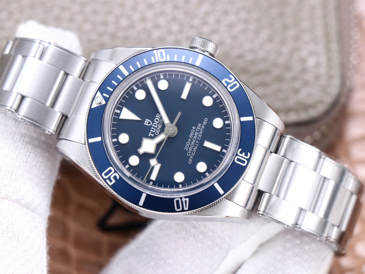 帝舵機械男錶1比1高仿價格 ZF帝舵碧灣 M79030b-0001 藍舵￥2980 -高仿錶