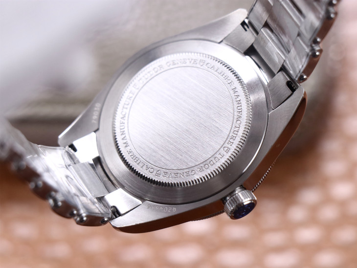 帝舵機械男錶1比1高仿價格 ZF帝舵碧灣 M79030b-0001 藍舵￥2980 -高仿錶