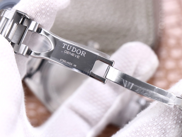 帝舵機械男錶1比1高仿價格 ZF帝舵碧灣 M79030b-0001 藍舵￥2980 -高仿錶