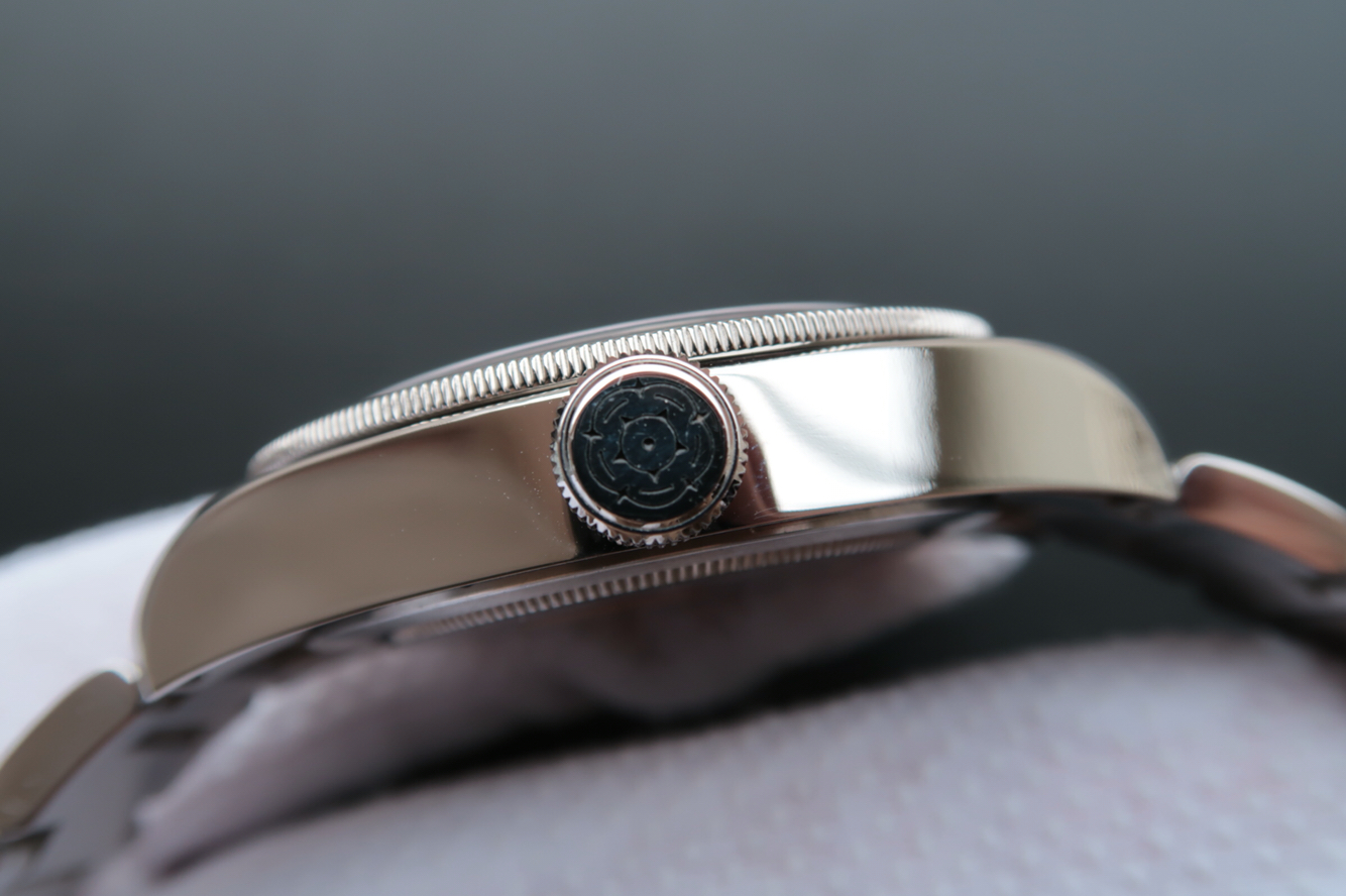 ZF帝駝小藍花HERITAGE BLACK BAY繫列79220B不銹鋼錶帶￥2880-高仿錶