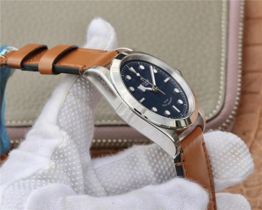 帝舵高仿男錶好嗎 LF帝舵碧灣M79540繫列41錶經腕錶￥2680-高仿錶