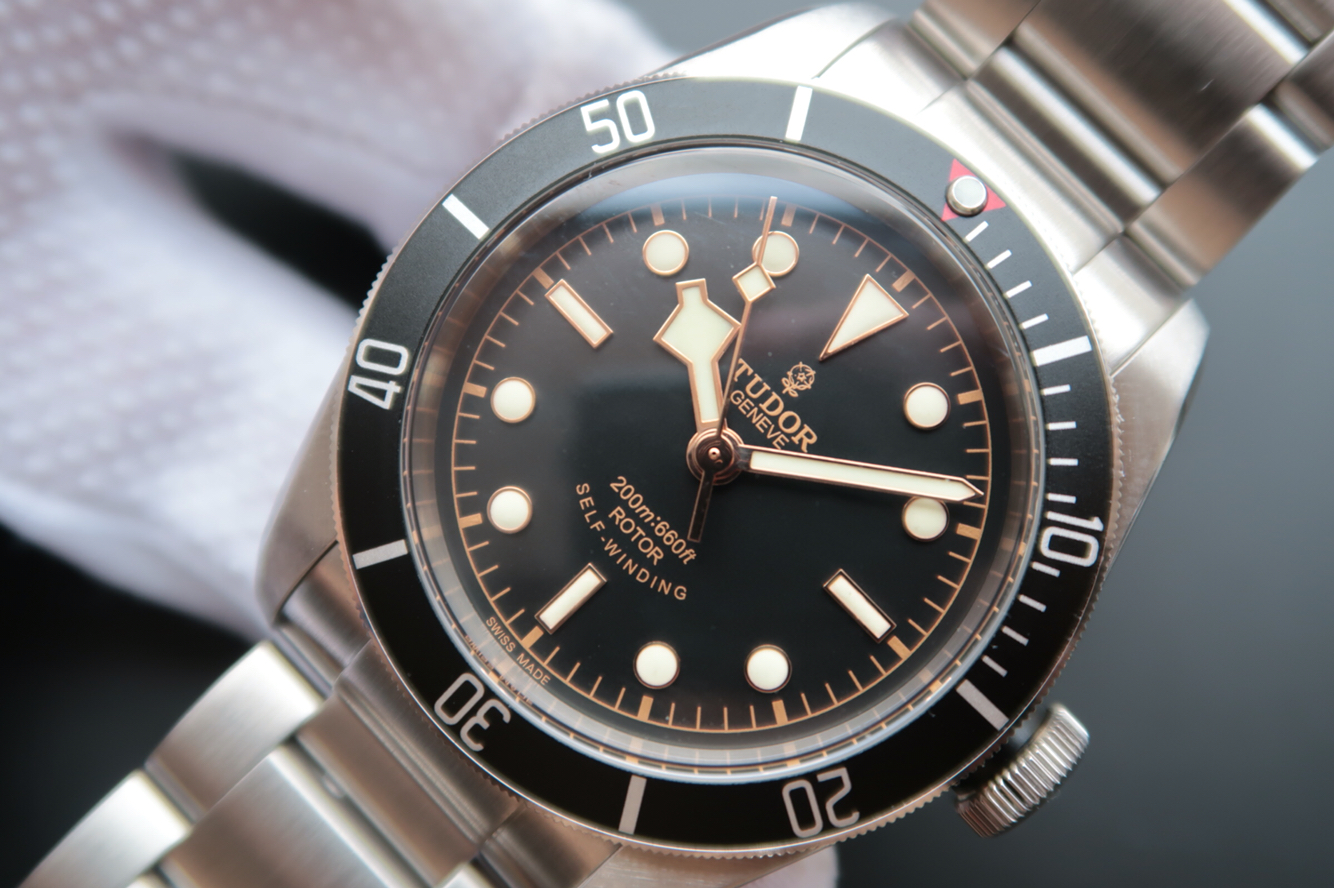 高仿帝舵報價 ZF帝駝小黑花碧灣HERITAGE BLACK BAY繫列79220￥2880 -高仿錶