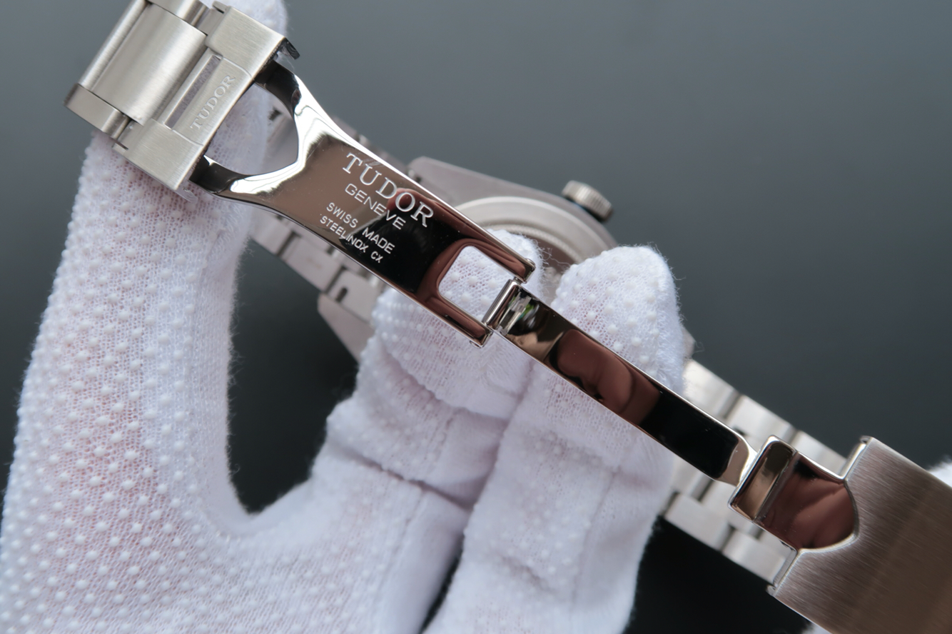 高仿帝舵報價 ZF帝駝小黑花碧灣HERITAGE BLACK BAY繫列79220￥2880 -高仿錶