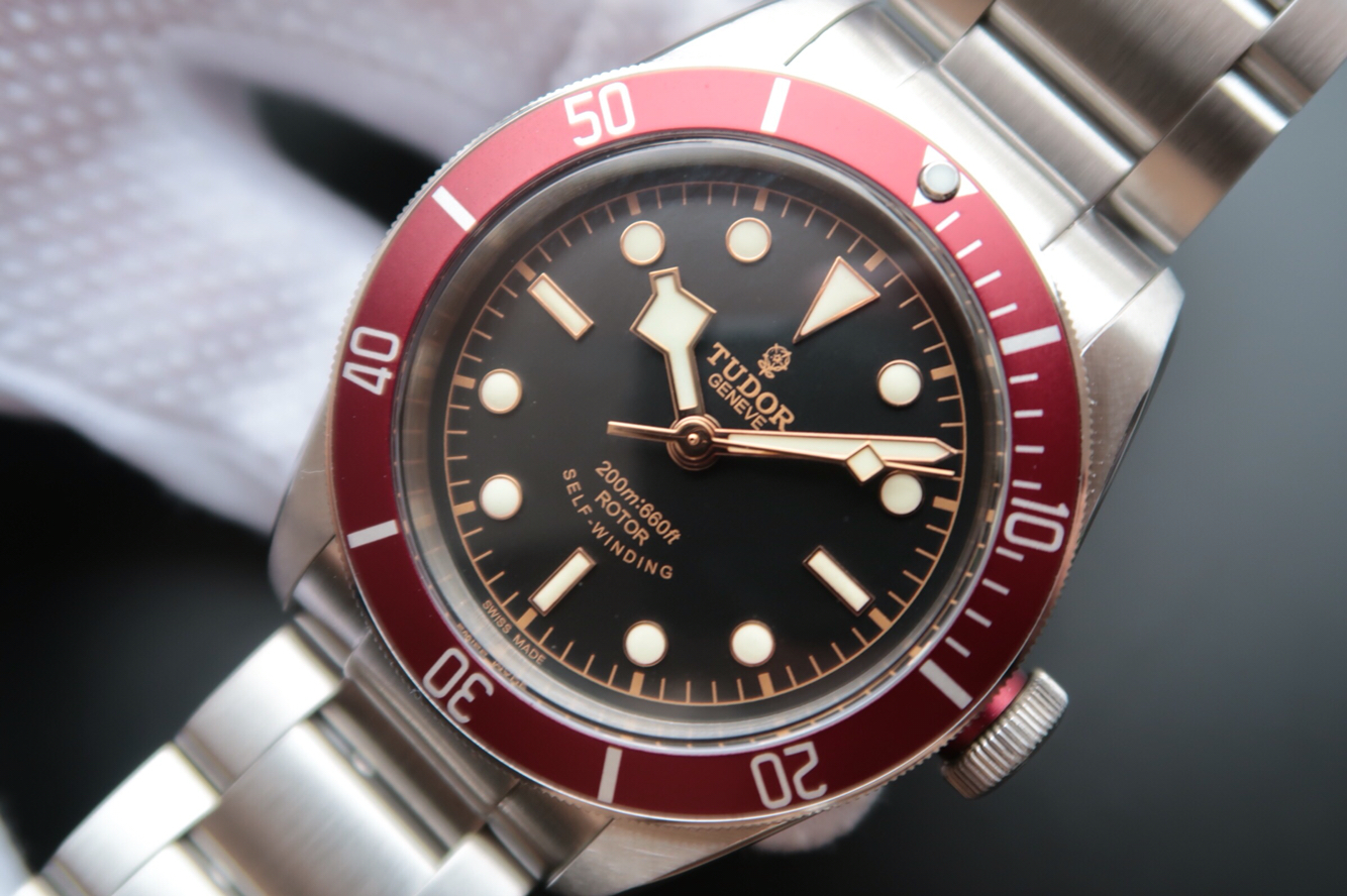 精仿帝舵鋼帶手錶報價 ZF帝駝小紅花V7版碧灣79220R¥2680-高仿錶 精仿帝舵鋼帶手錶報價 ZF帝駝小紅花V7版碧灣79220R¥2680-高仿錶