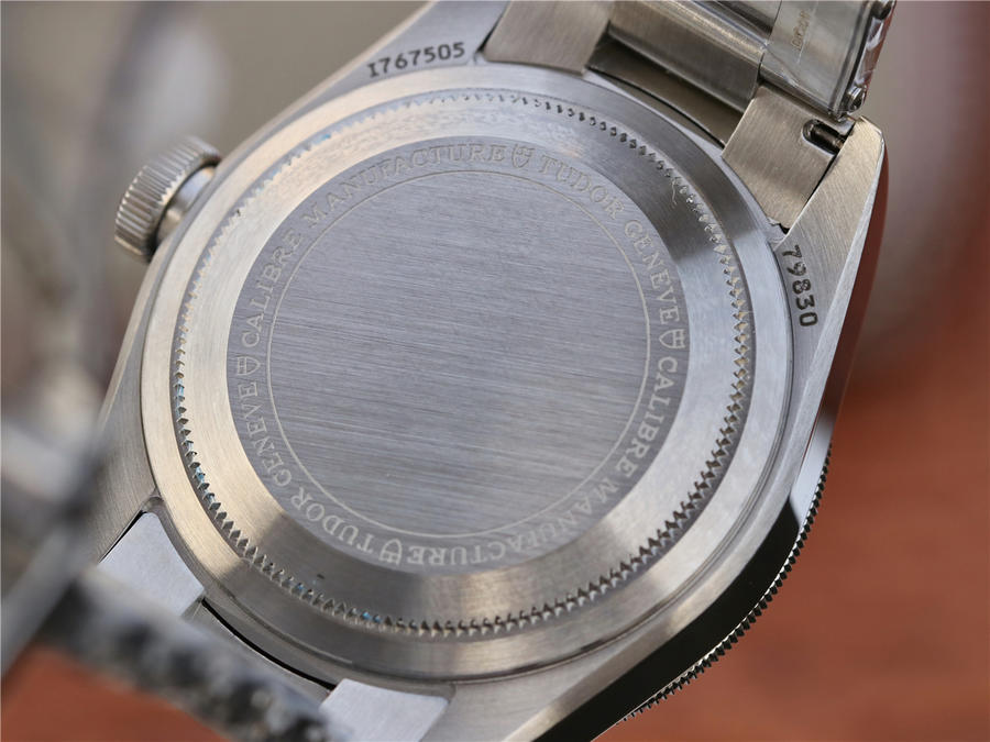 如何辯別帝舵碧灣正品與高仿 ZF帝舵碧灣M79830RB-0001￥3480-高仿錶