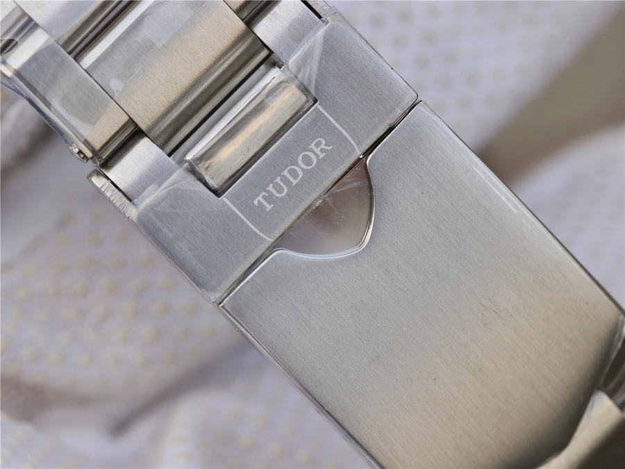 如何辯別帝舵碧灣正品與高仿 ZF帝舵碧灣M79830RB-0001￥3480-高仿錶