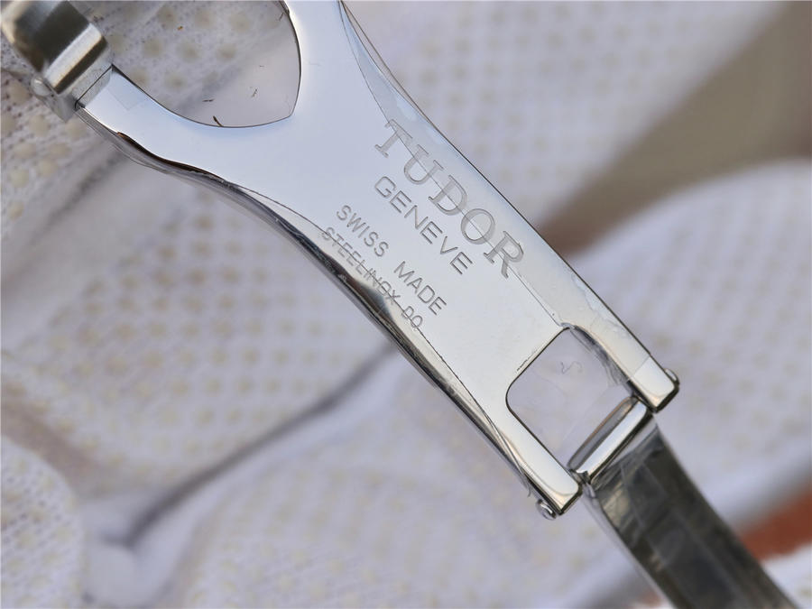 如何辯別帝舵碧灣正品與高仿 ZF帝舵碧灣M79830RB-0001￥3480-高仿錶