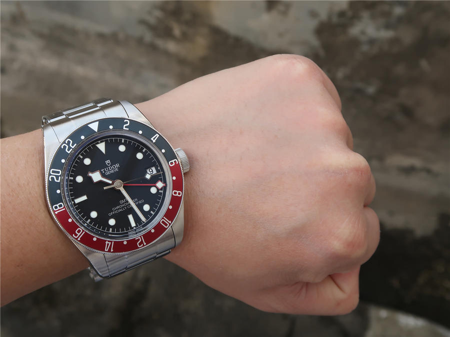 如何辯別帝舵碧灣正品與高仿 ZF帝舵碧灣M79830RB-0001￥3480-高仿錶