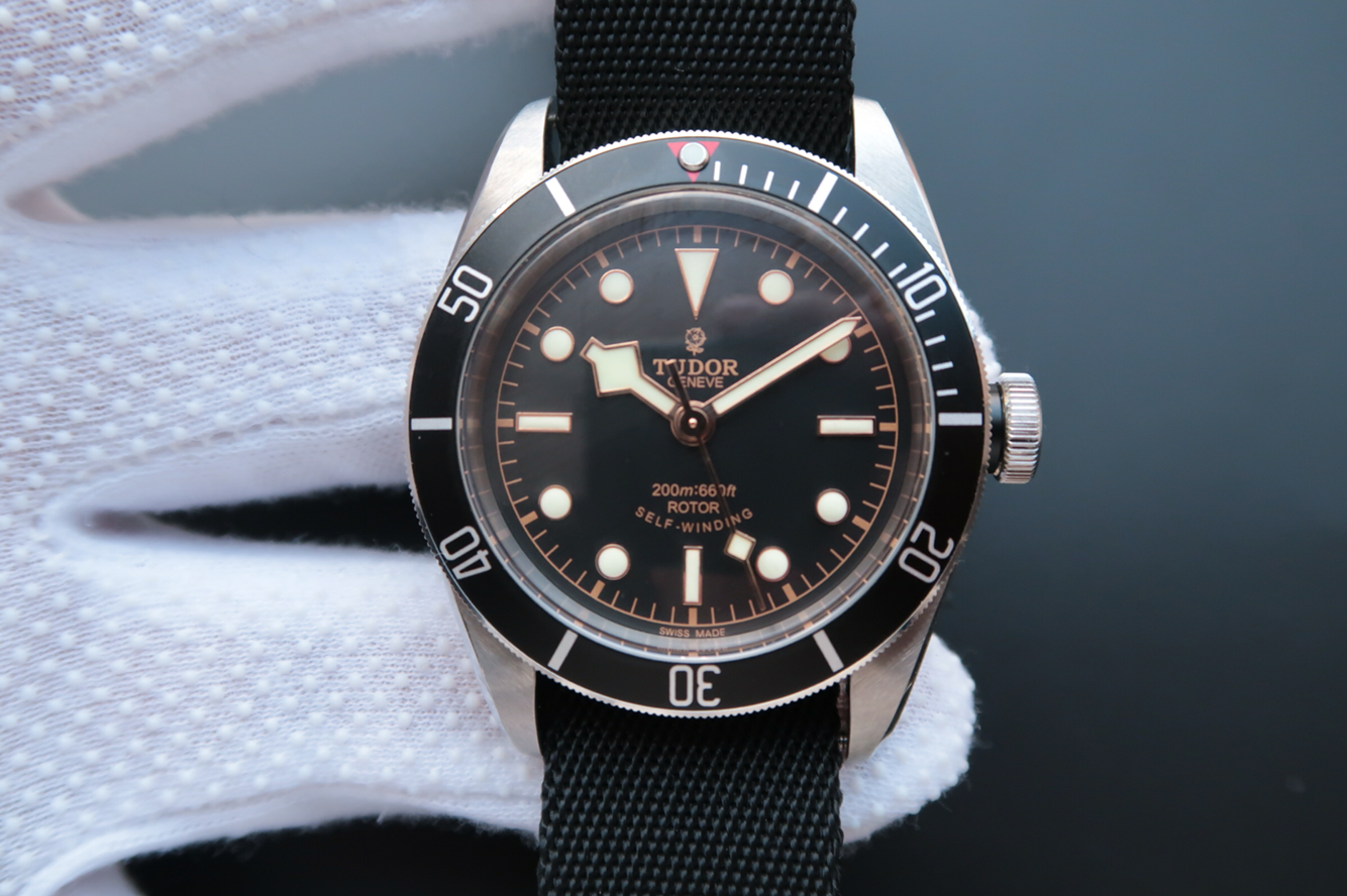 哪裏有賣帝舵精仿手錶 XF帝駝小黑花佈帶79220B￥3480-高仿錶