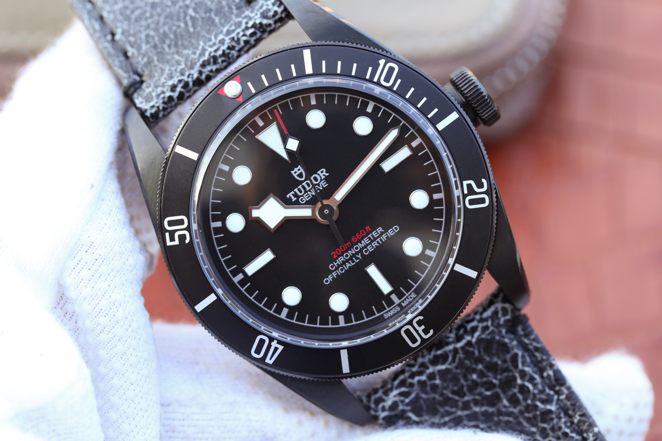 帝舵正品跟高仿區別 ZF帝舵原裝開模啟承繫列m79230dk￥3680-高仿錶