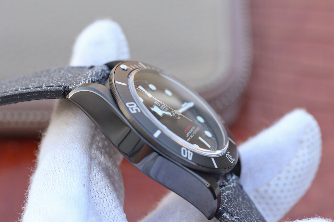 帝舵正品跟高仿區別 ZF帝舵原裝開模啟承繫列m79230dk￥3680-高仿錶