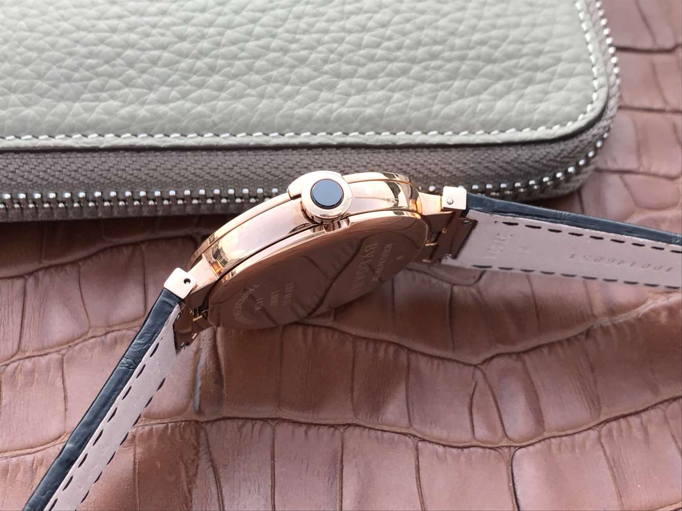 寶格麗復刻手錶能買嗎 寶格麗創意珠寶繫列102571 LU40C6SSPGLD￥2880-高仿錶