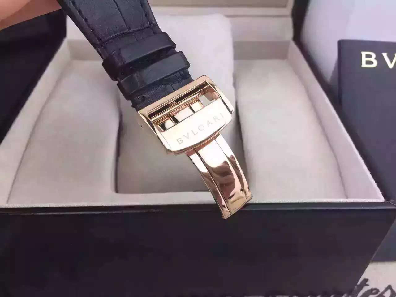 寶格麗復刻手錶 寶格麗OCTO繫列102119 BGOP38WGLD中性機械錶￥2980-高仿錶