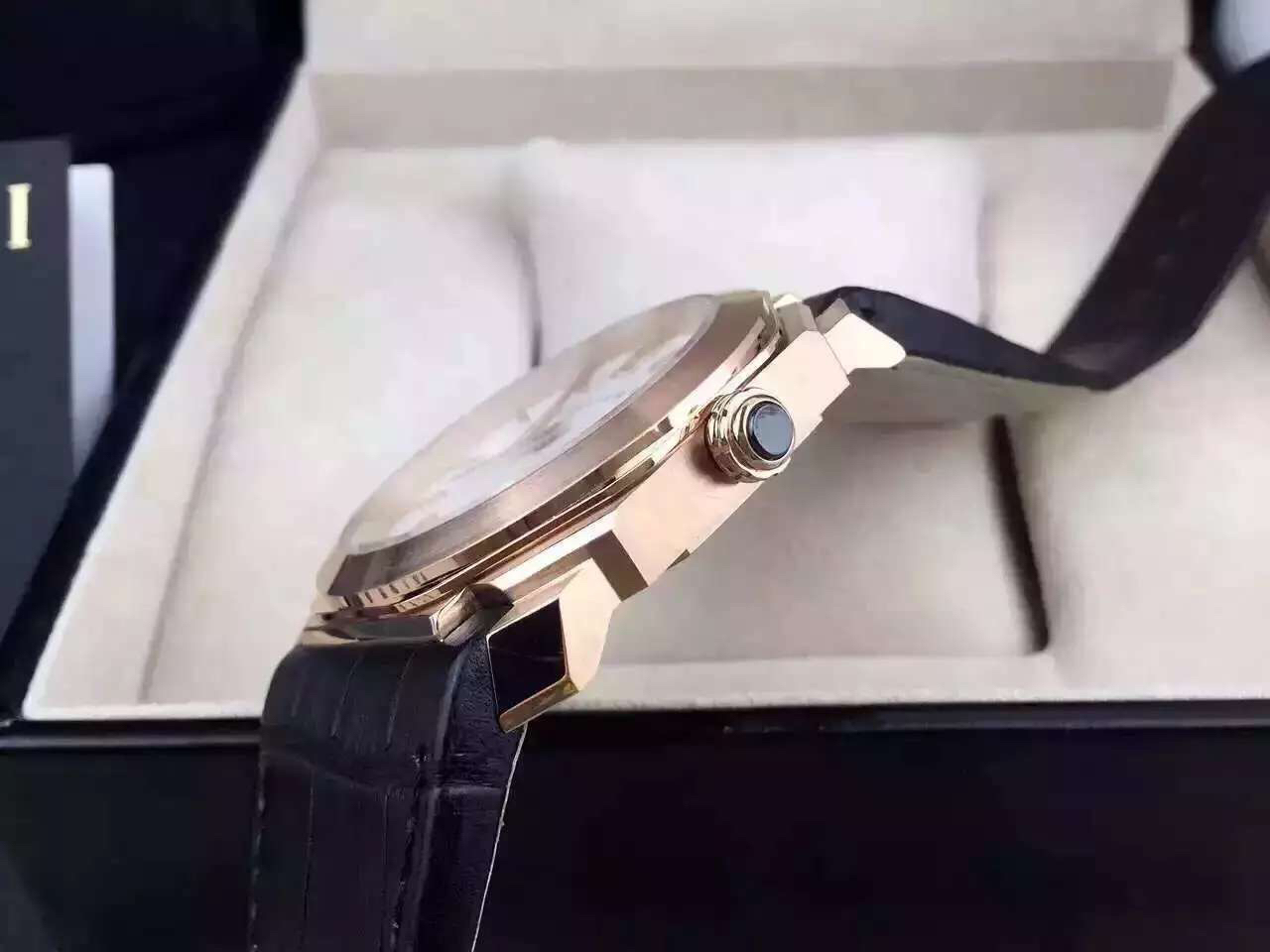 寶格麗復刻手錶 寶格麗OCTO繫列102119 BGOP38WGLD中性機械錶￥2980-高仿錶