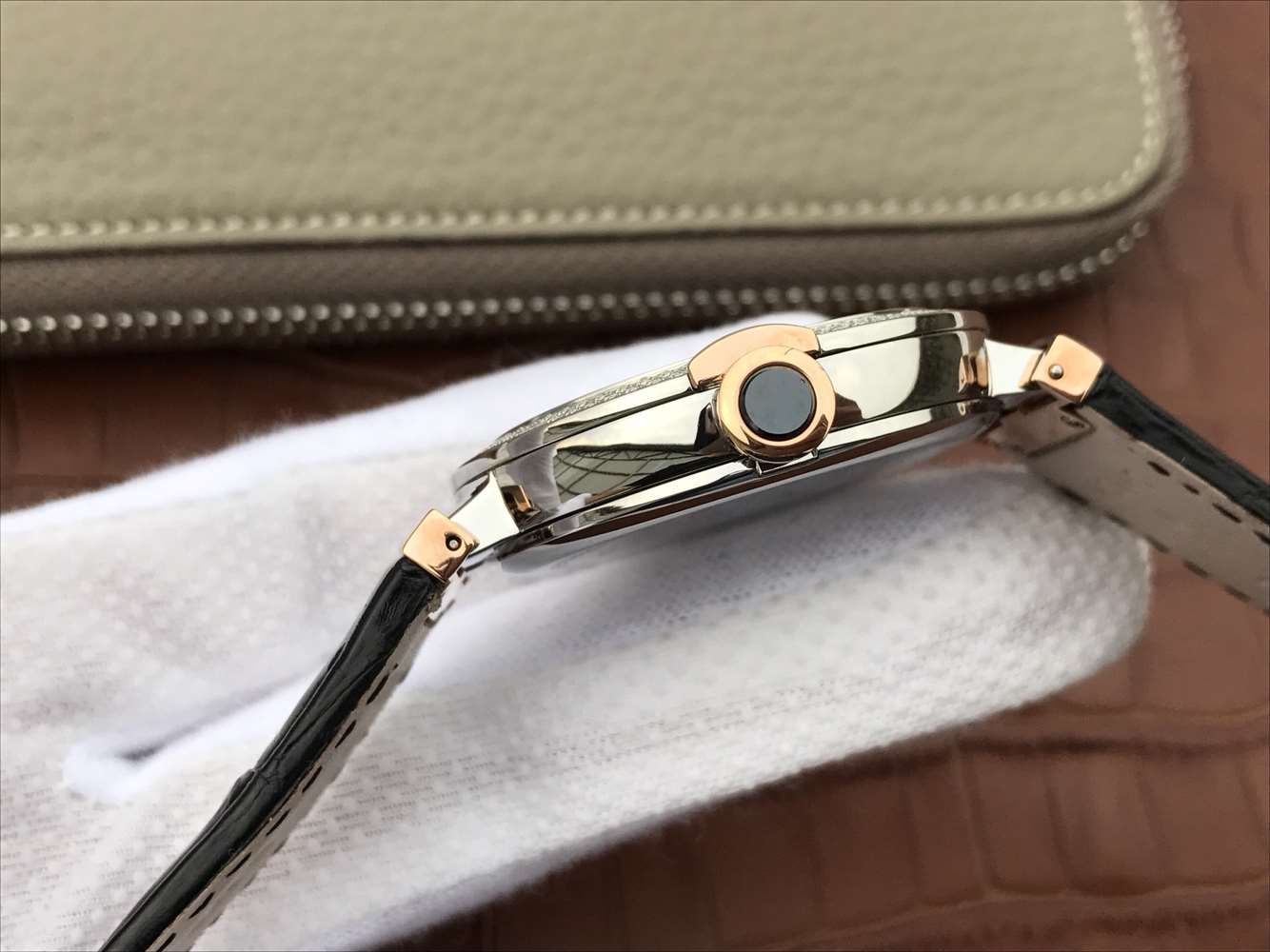 寶格麗復刻手錶珍珠陀錶 寶格麗創意珠寶繫列102571 LU40C6SSPGLD￥2980 -高仿錶