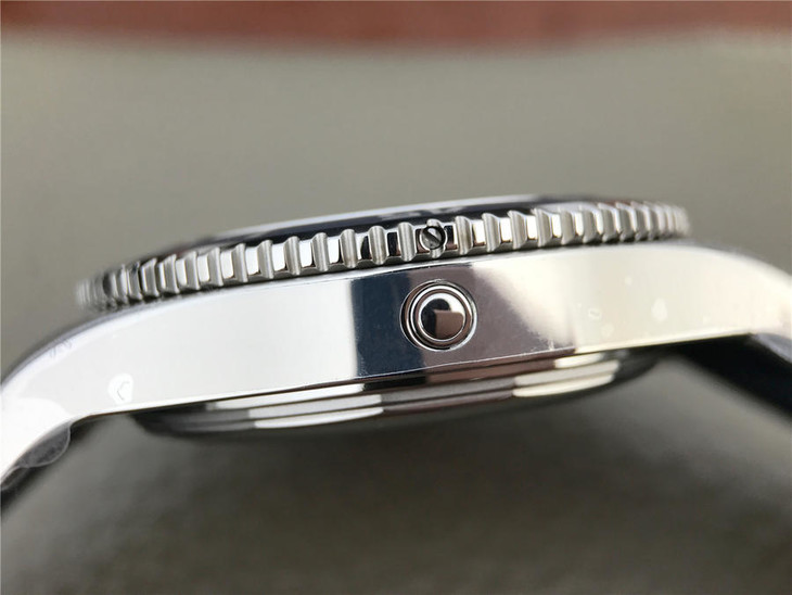 1比1復刻百年靈超級海洋 GF百年靈超級海洋二代A17392D8|C910|228S|A20SS.1￥3680-高仿錶