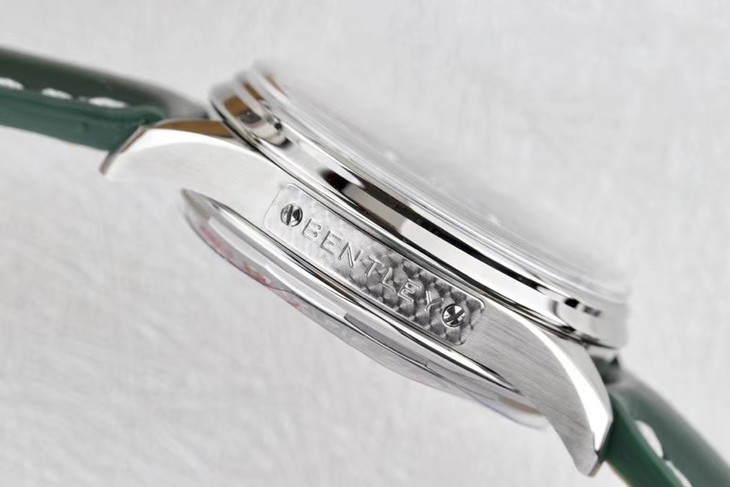 百年靈璞雅1比1復刻價格 GF百年靈璞雅繫列AB0118A11L1X1 綠盤¥3680-高仿錶 百年靈璞雅1比1復刻價格 GF百年靈璞雅繫列AB0118A11L1X1 綠盤¥3680-高仿錶