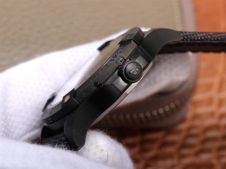 百年靈黑鳥高仿錶V4 tf廠手錶百年靈經典復仇者繫列黑鳥偵察機44mm￥3680 -高仿錶