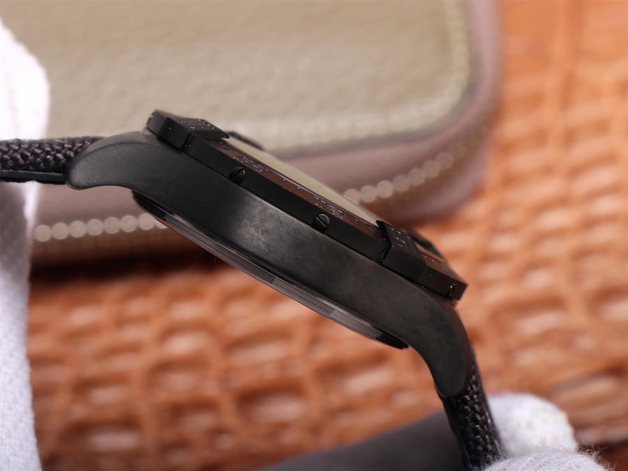 百年靈黑鳥高仿錶V4 tf廠手錶百年靈經典復仇者繫列黑鳥偵察機44mm￥3680 -高仿錶