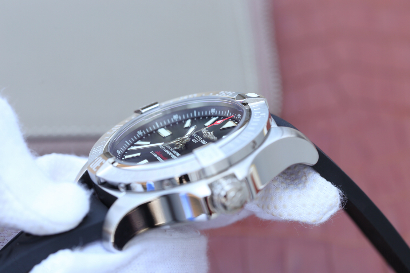 百年靈復仇者精仿 GF百年靈復仇者二代深潛海狼A1733010/BA05￥3480-高仿錶