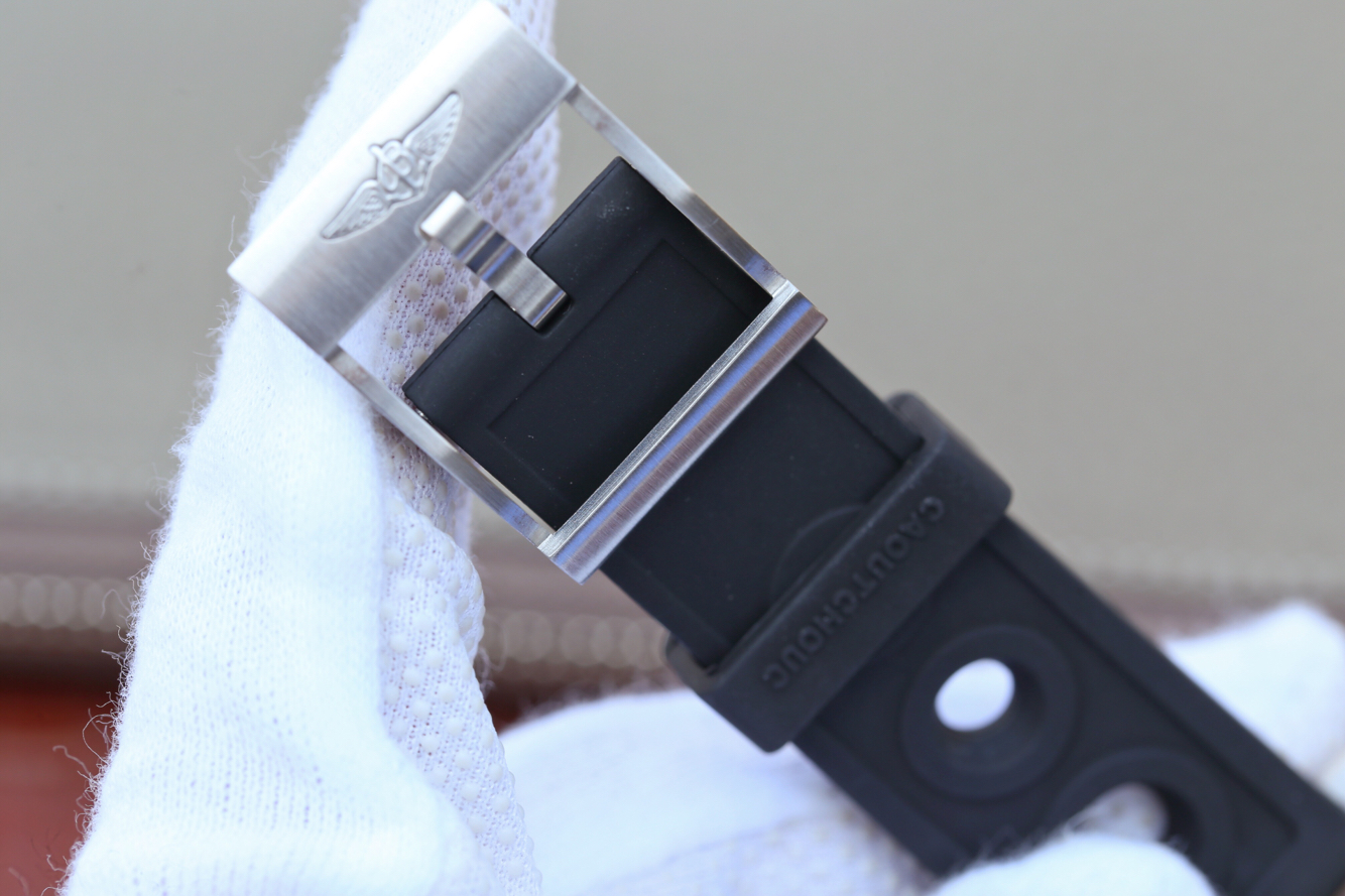 百年靈復仇者精仿 GF百年靈復仇者二代深潛海狼A1733010/BA05￥3480-高仿錶