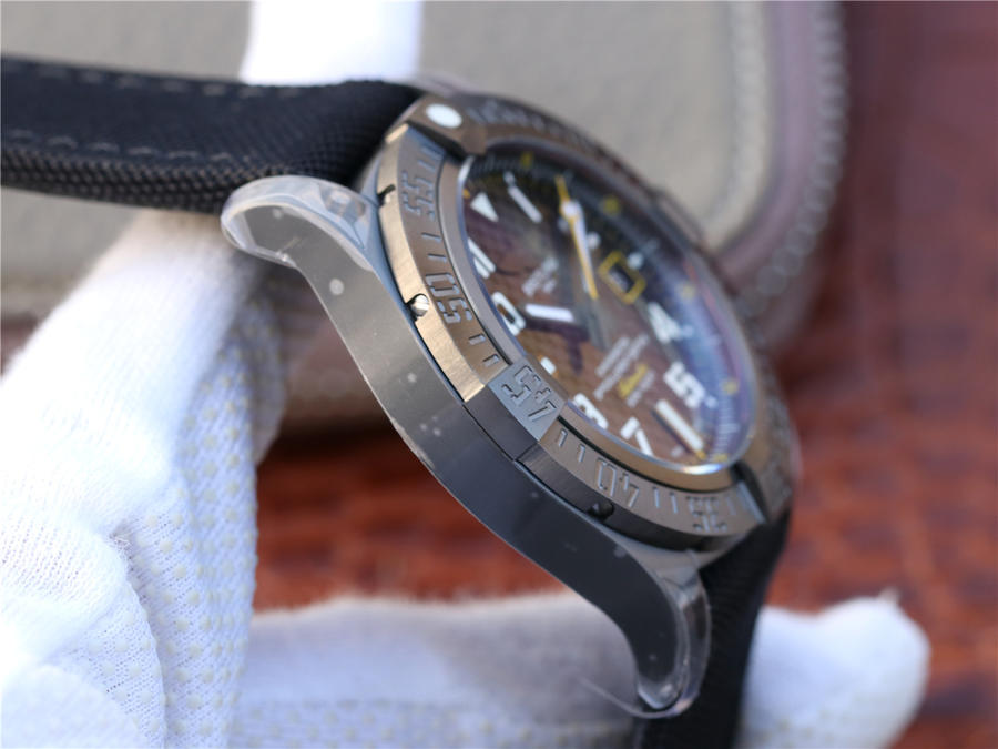 百年靈黑鳥原單和復刻手錶 TW百年靈復仇者黑鳥偵察機碳纖面V173104T|BF89|100W|M20BASA￥3480-高仿錶