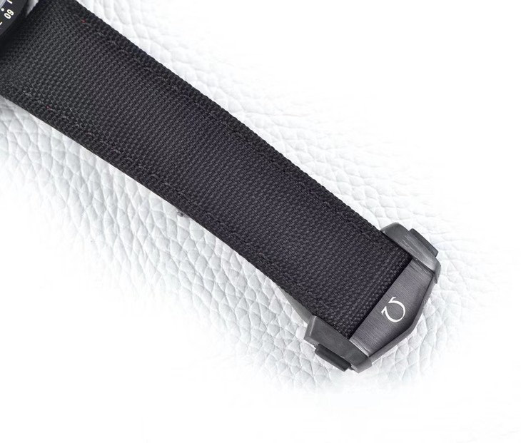 歐米茄超霸月之暗面復刻手錶錶 V2版 OM廠歐米茄311.92.44.51.01.005￥4880-高仿錶