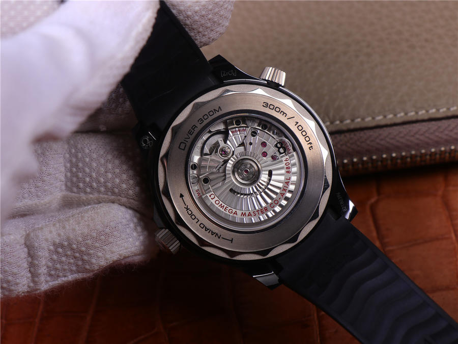 歐米茄海馬300復刻手錶款 VS廠歐米茄海馬繫列210.92.44.20.01.001￥3880-高仿錶