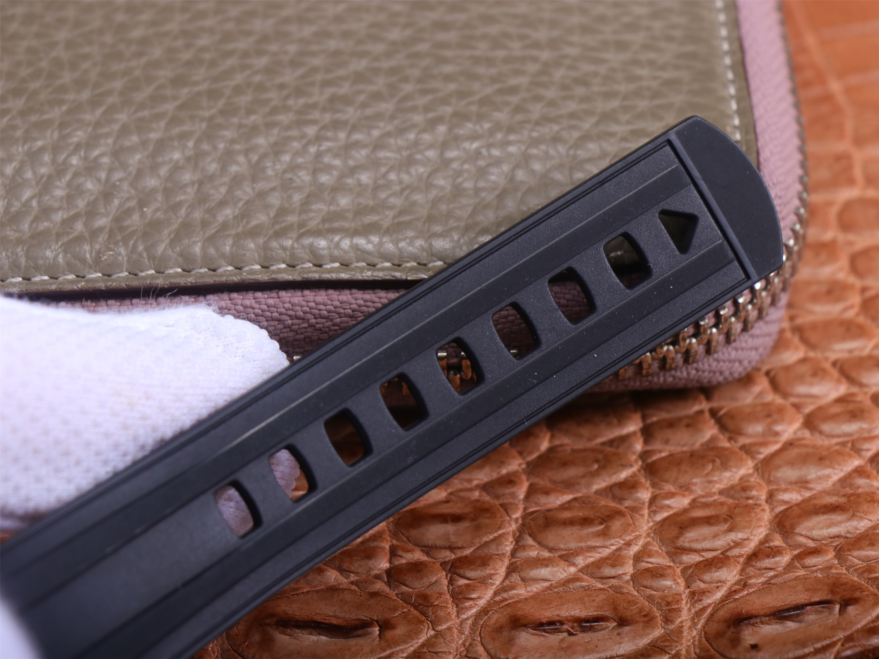 一比一高仿歐米茄新款海馬300m um廠出品 210.32.44.51.01.001一比一高仿錶¥3880-高仿錶 一比一高仿歐米茄新款海馬300m um廠出品 210.32.44.51.01.001一比一高仿錶¥3880-高仿錶