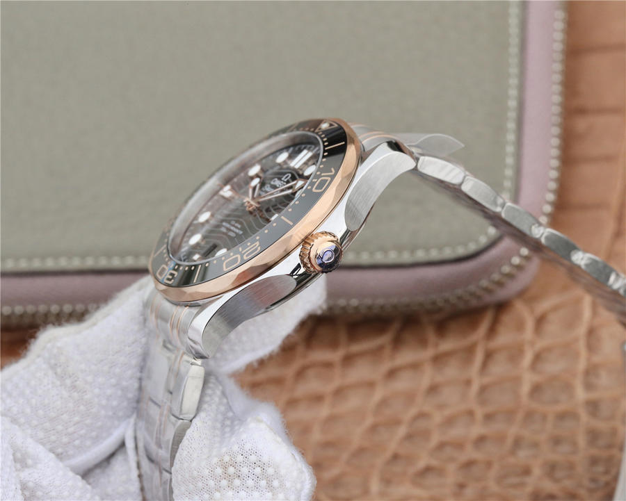 歐米茄海馬復刻手錶哪個廠好 VS歐米茄海馬300米210.20.42.20.01.001￥3980-高仿錶